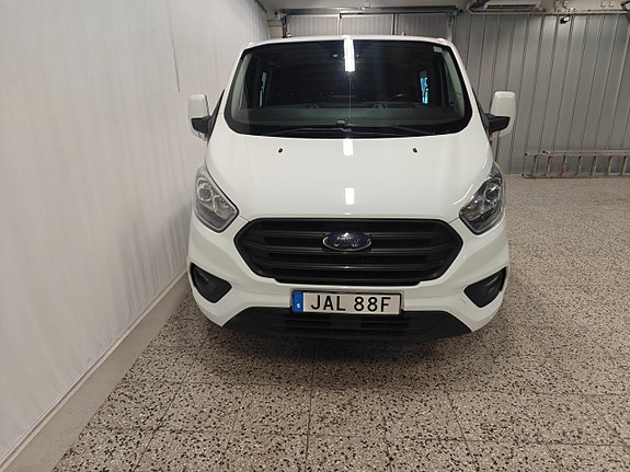 Ford Transit Custom 6 of 12