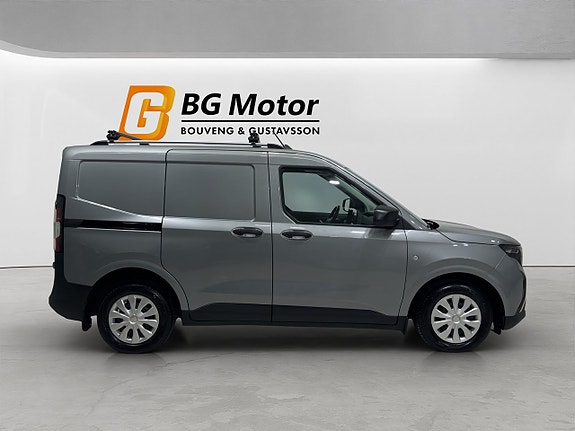 Ford Transit Courier 3 of 19