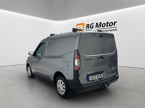 Ford Transit Courier 6 of 19
