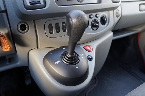 Opel Vivaro 13 of 14