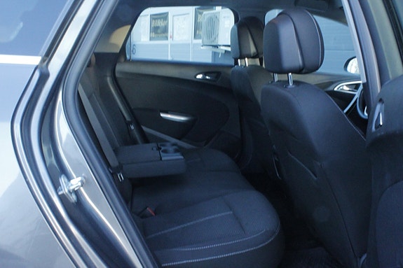 Opel Astra 11 of 14