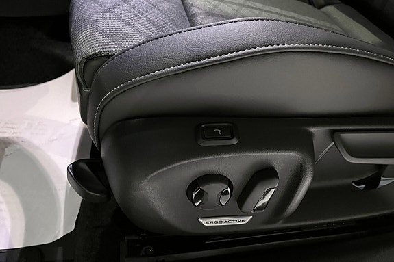 Volkswagen Passat 13 of 15