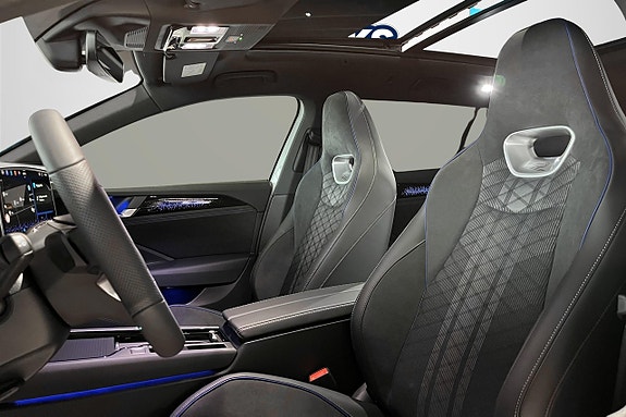 Volkswagen Passat 12 of 15