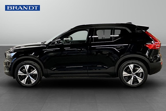 Volvo XC40 3 of 5