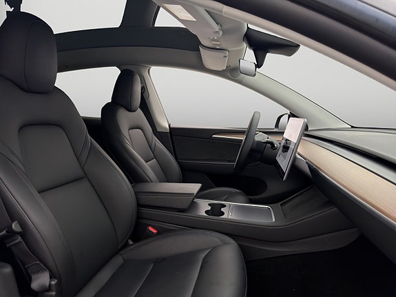 Tesla Model Y 19 of 27