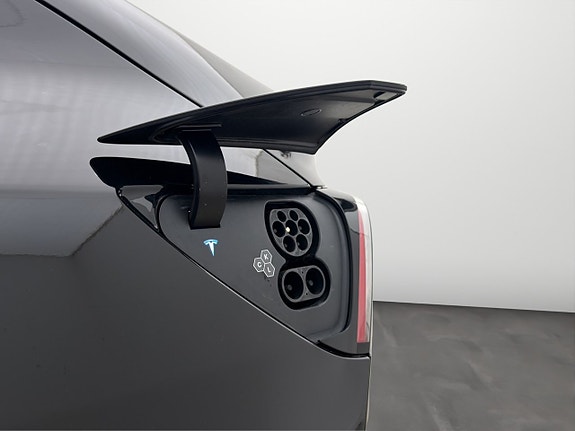 Tesla Model Y 27 of 27