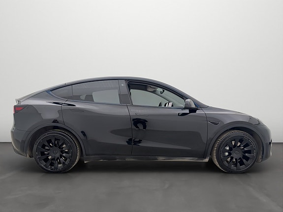 Tesla Model Y 5 of 27
