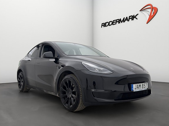 Tesla Model Y 3 of 27