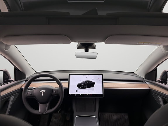 Tesla Model Y 12 of 27