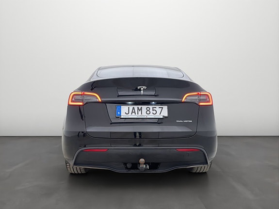Tesla Model Y 8 of 27