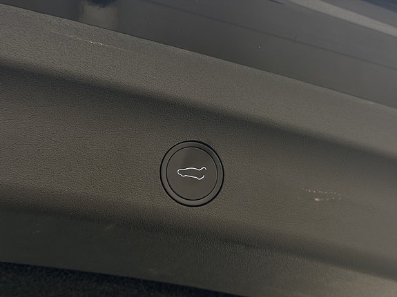 Tesla Model Y 26 of 27