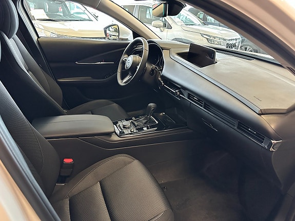 Mazda CX-30 12 of 21