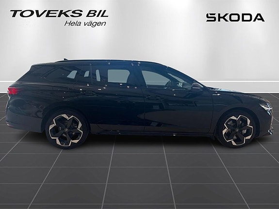 Skoda Superb 2 of 5