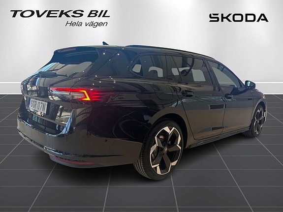 Skoda Superb 3 of 5