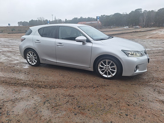 Lexus Ct200h 2011