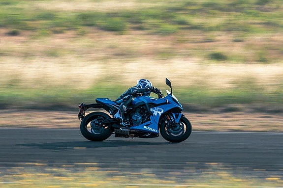 Suzuki GSX-8R 4 of 9