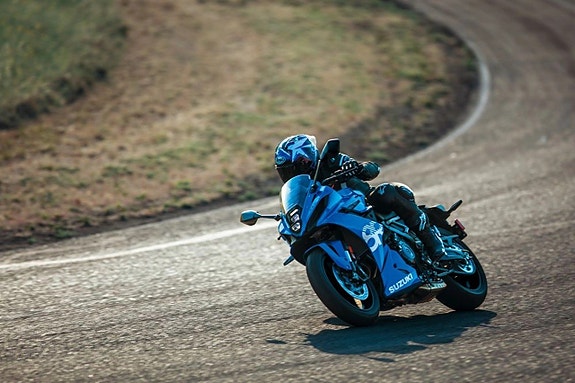 Suzuki GSX-8R 6 of 9