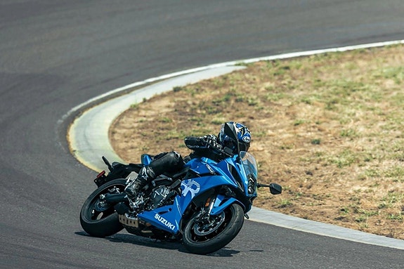 Suzuki GSX-8R 5 of 9
