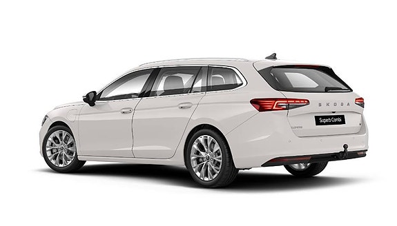 Skoda Superb 2 of 3