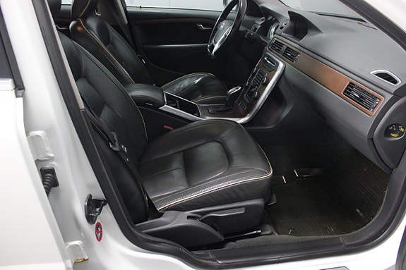 Volvo XC70 10 of 27