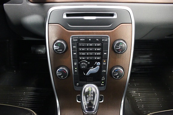 Volvo XC70 21 of 27