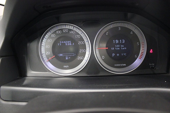 Volvo XC70 16 of 27