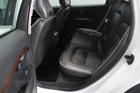 Volvo XC70 11 of 27