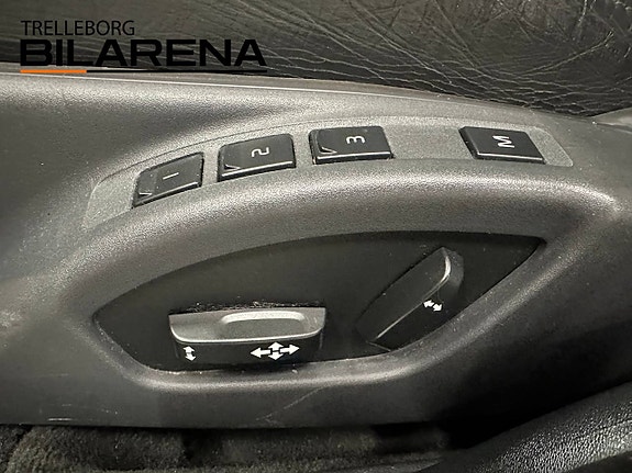 Volvo XC70 17 of 23