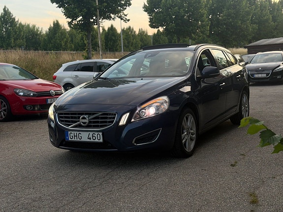 Volvo V60 2 of 5