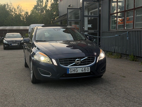 Volvo V60 3 of 5