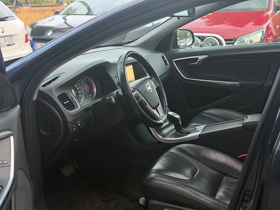 Volvo V60 6 of 12