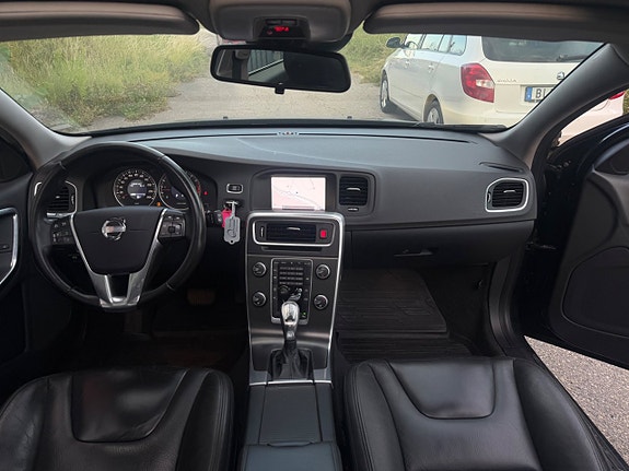 Volvo V60 8 of 12