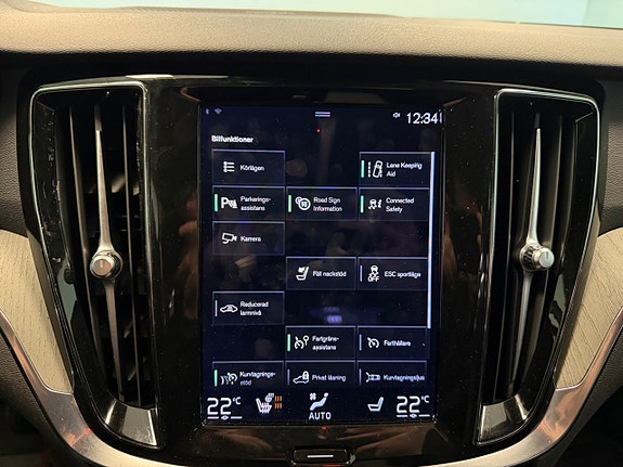 Volvo V60 Cross Country 17 of 23
