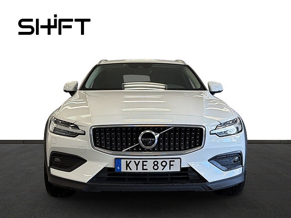 Volvo V60 Cross Country 3 of 5