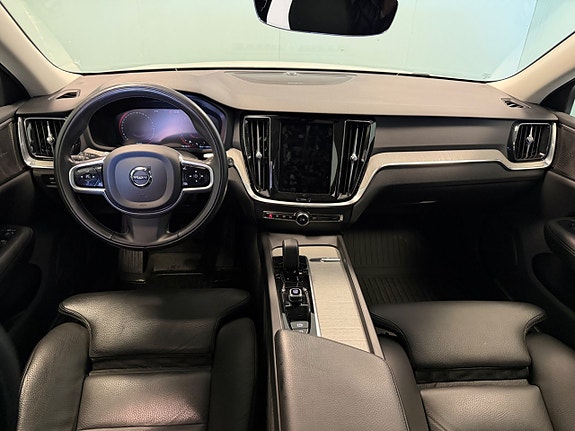 Volvo V60 Cross Country 7 of 23
