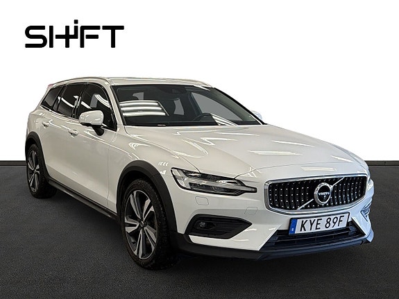 Volvo V60 Cross Country 2 of 5