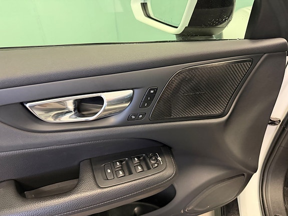 Volvo V60 Cross Country 10 of 23