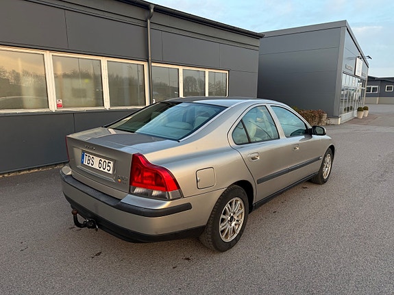 Volvo S60 4 of 5