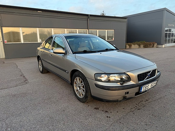 Volvo S60 3 of 5