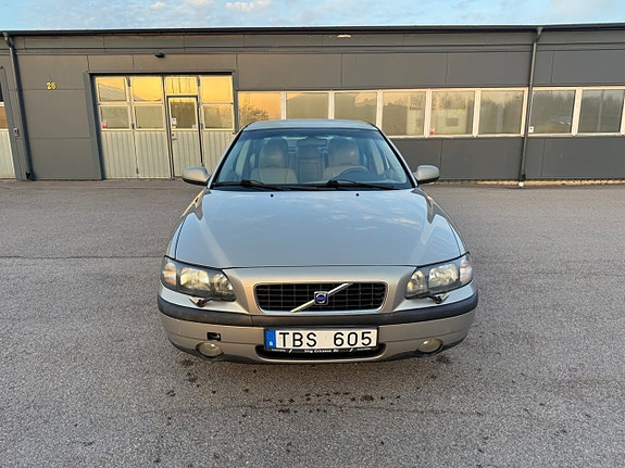 Volvo S60 2 of 5