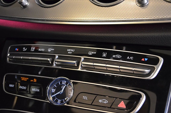 Mercedes-Benz E220 11 of 22