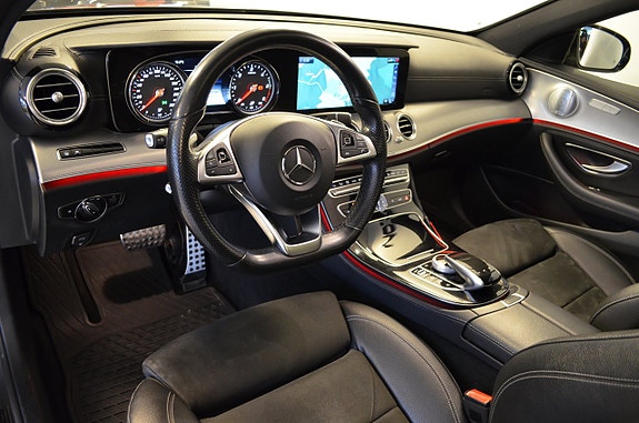 Mercedes-Benz E220 2 of 22