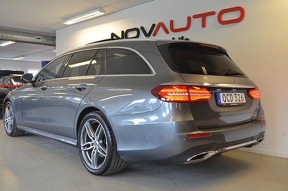 Mercedes-Benz E220 6 of 22