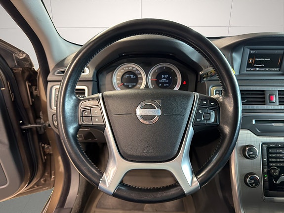 Volvo XC70 15 of 23