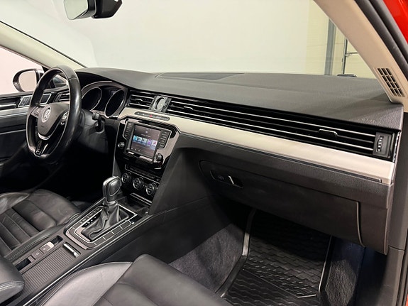 Volkswagen Passat Alltrack 4 of 5
