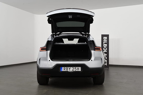 Polestar 3 8 of 21