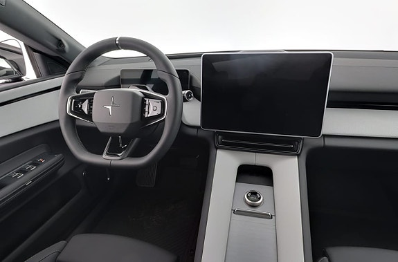 Polestar 4 8 of 16