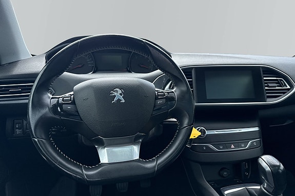 Peugeot 308 12 of 17