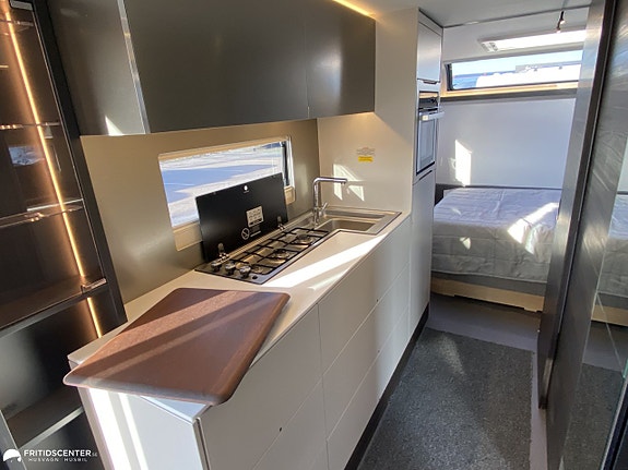 Adria Astella 644 DP / NY VAGN/ AC & MOVER 21 of 21