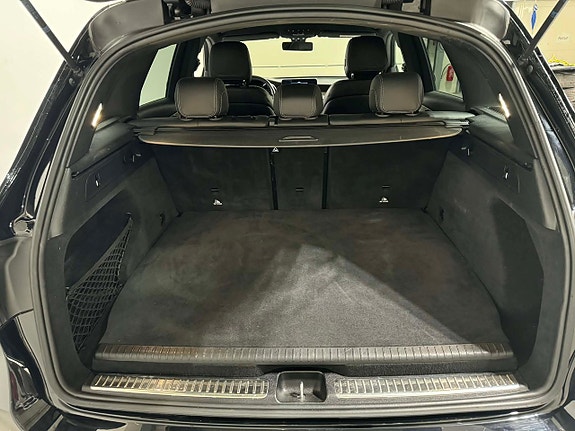 Mercedes-Benz GLC300 e 13 of 20